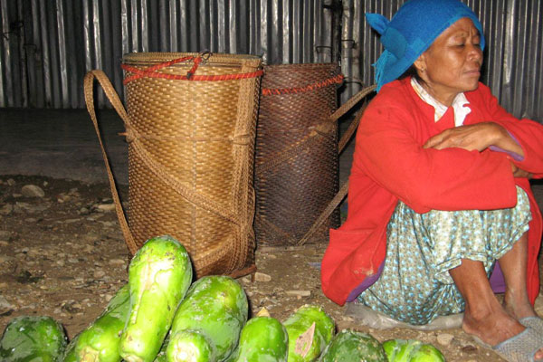 L&ecirc;n họp chợ 6 d&acirc;n tộc tại chợ phi&ecirc;n A Lưới